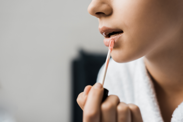 Lip gloss application